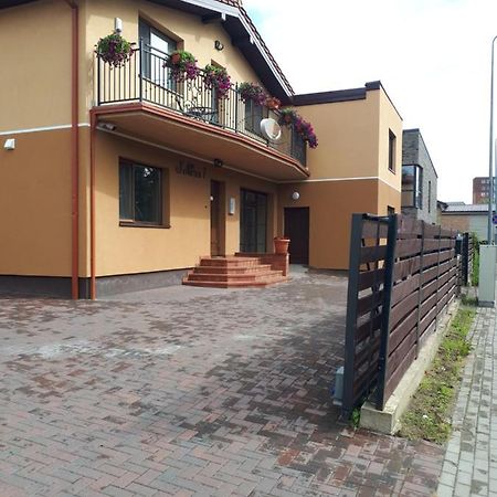 Juro Guest House Шяуляй Экстерьер фото