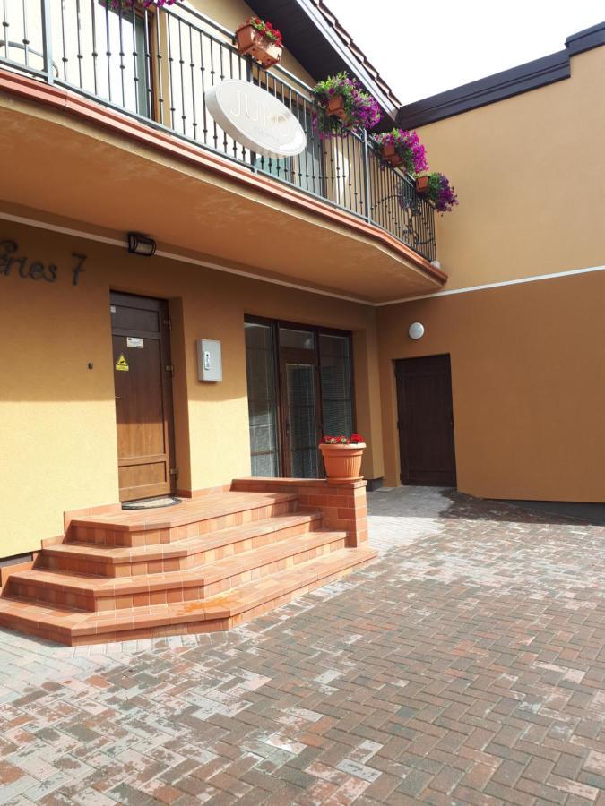 Juro Guest House Шяуляй Экстерьер фото