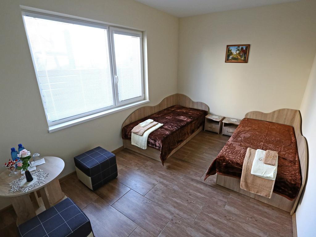 Juro Guest House Шяуляй Экстерьер фото